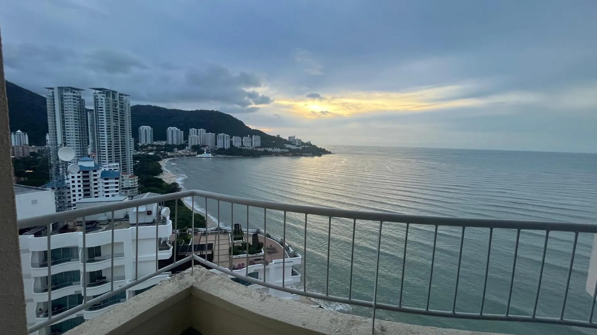 Paradise By The Sea In Penang By Veron At Rainbow Paradise 丹绒武雅